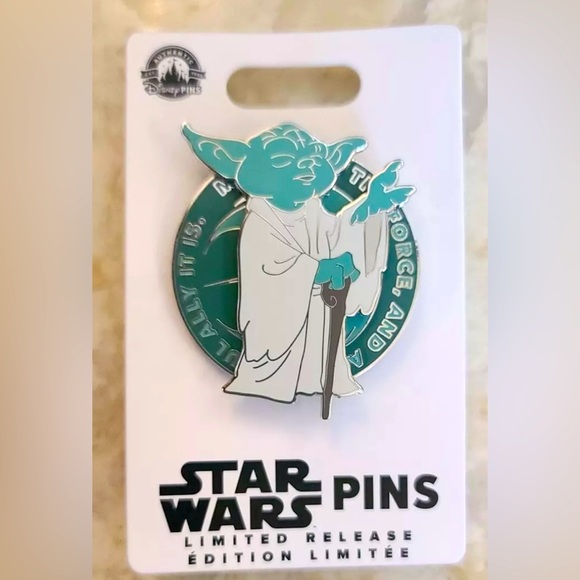 New Disney Parks Limited Release Star Wars Yoda Spinner Pin - Picture 1 of 3